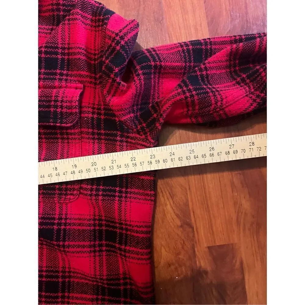 Men’s St John's Bay Classic Fit Legacy Flannel Shirt  Size Large